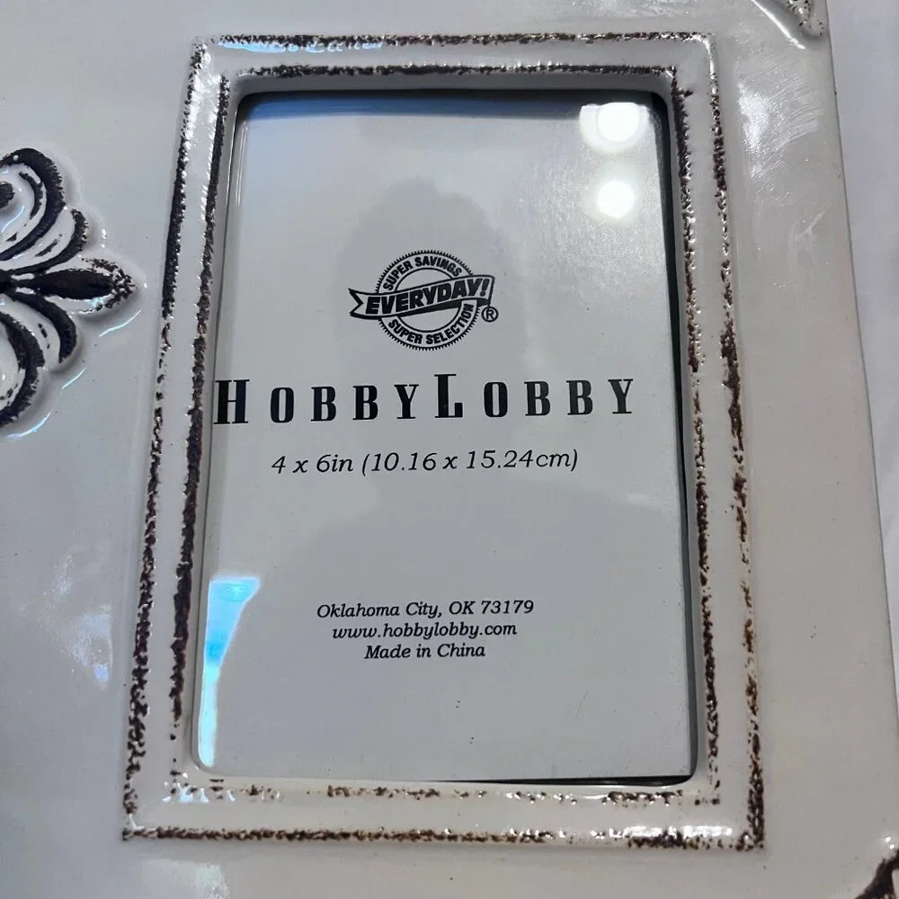 Hobby Lobby-NWT-Rustic Cross Ceramic Picture Frame (4x6) Stand Up/Hang-Cream/Br.